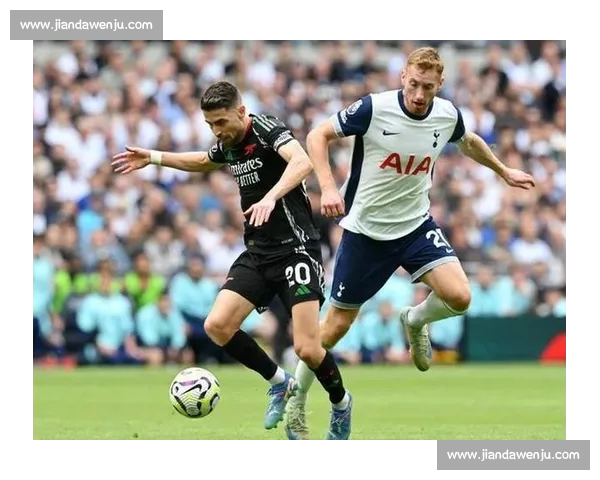 英超最新积分榜全面解析各队排名形势与未来争冠走势 英超最新积分榜全面解析各队排名形势与未来争冠走势